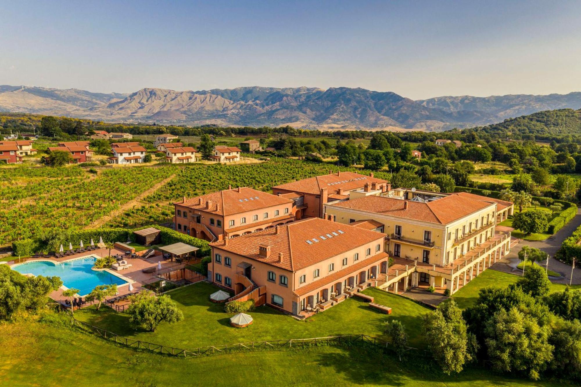Picciolo Etna Golf & Spa, Curio Collection By Hilton Отель 5*